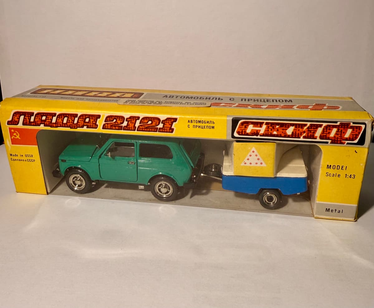 Нива ВАЗ 2121 А20 с прицепом Скиф, 1982 год