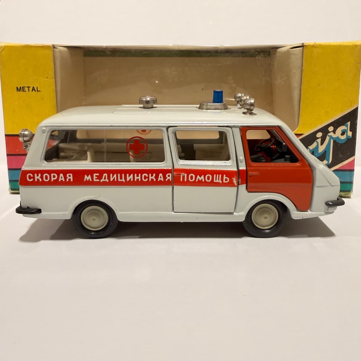 Raf 2203 Скорая помощь