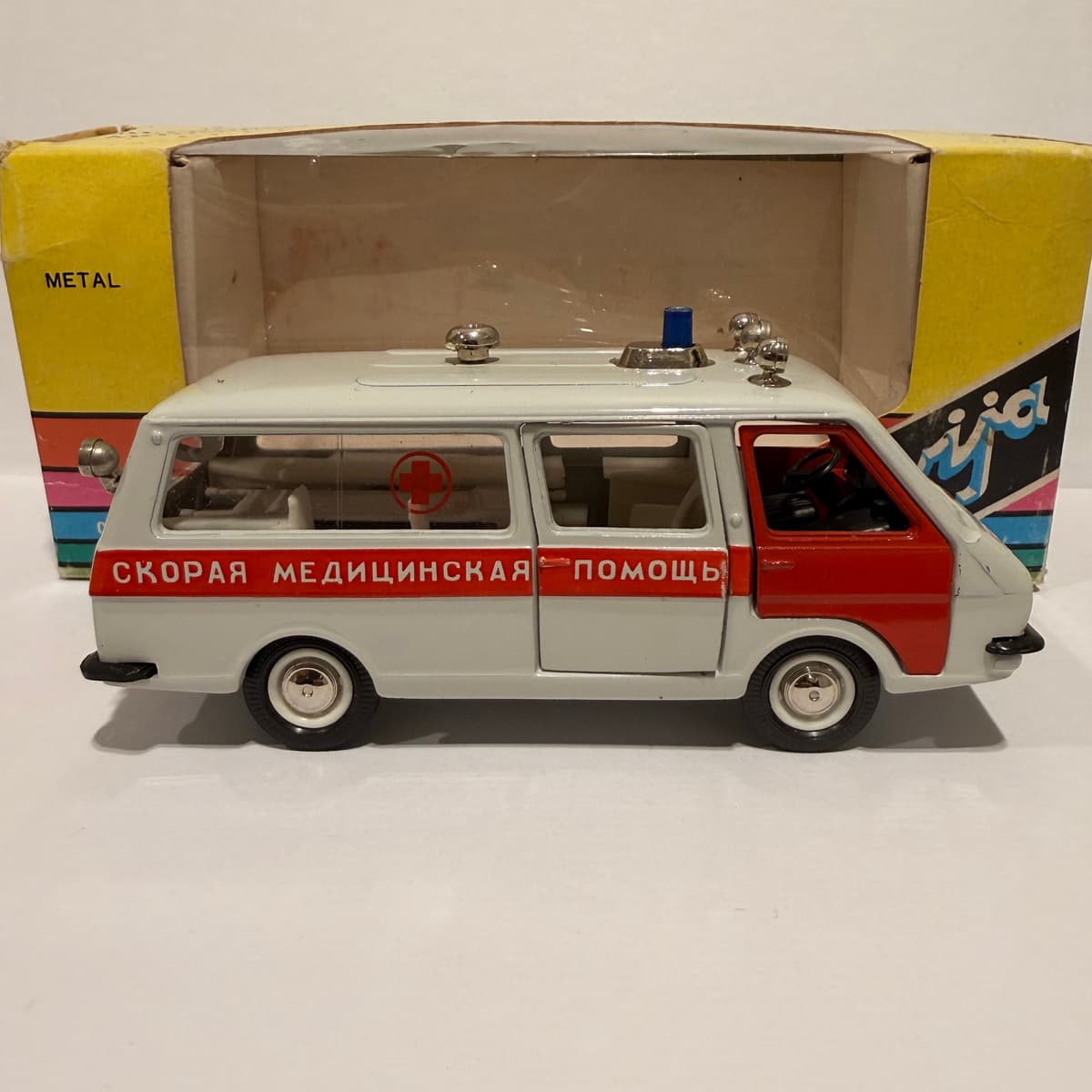 Raf 2203 Скорая помощь